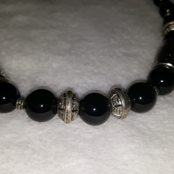 Black stone and silver accent necklace & earrings - Picture 5 of 9